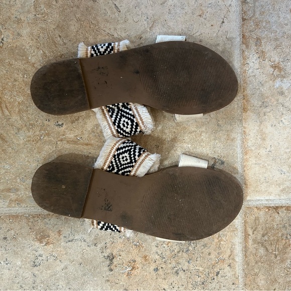 FOREVER 21 SANDALS - Picture 8 of 9